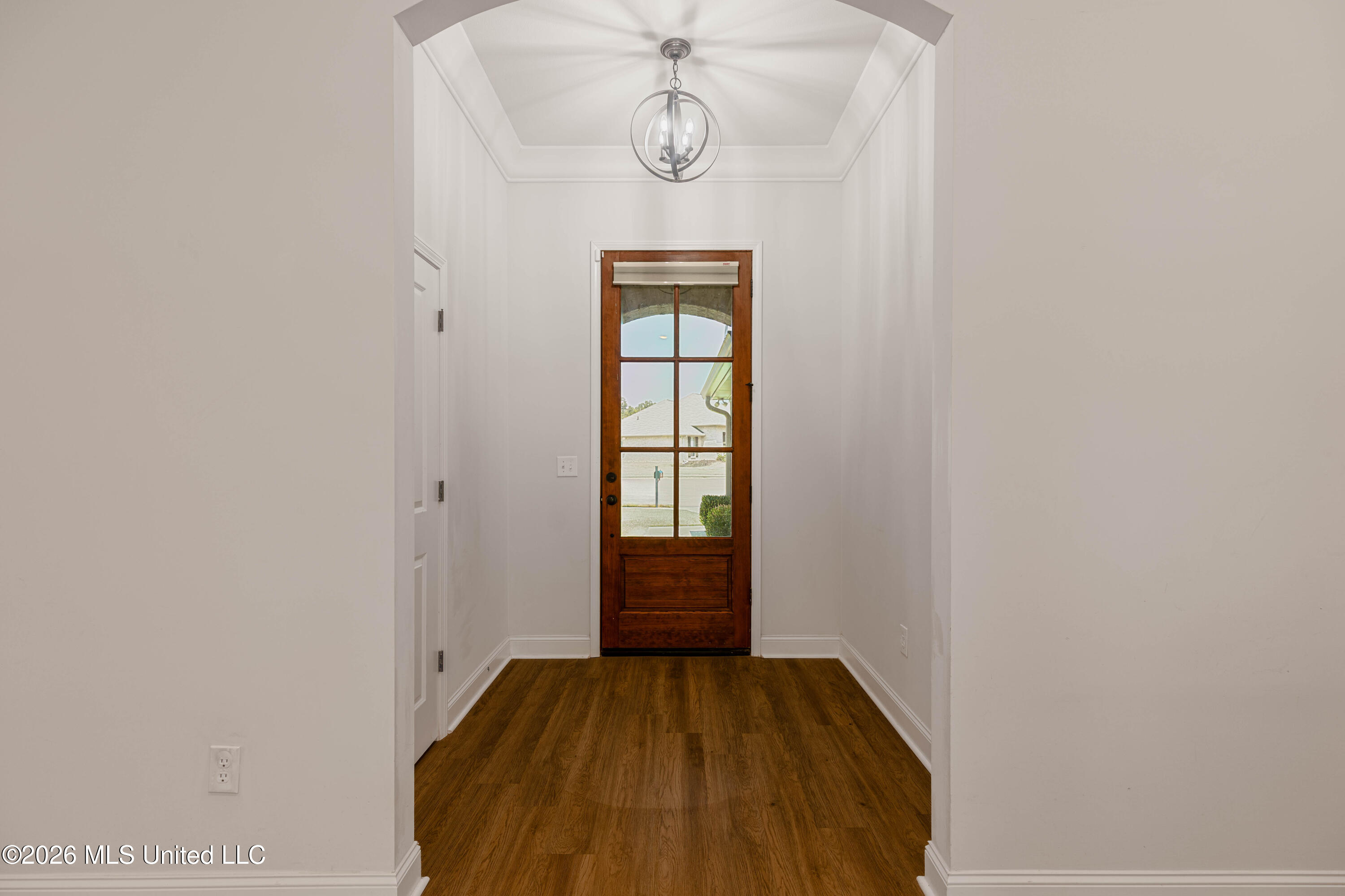 1019 Silver Circle Property Photo 7