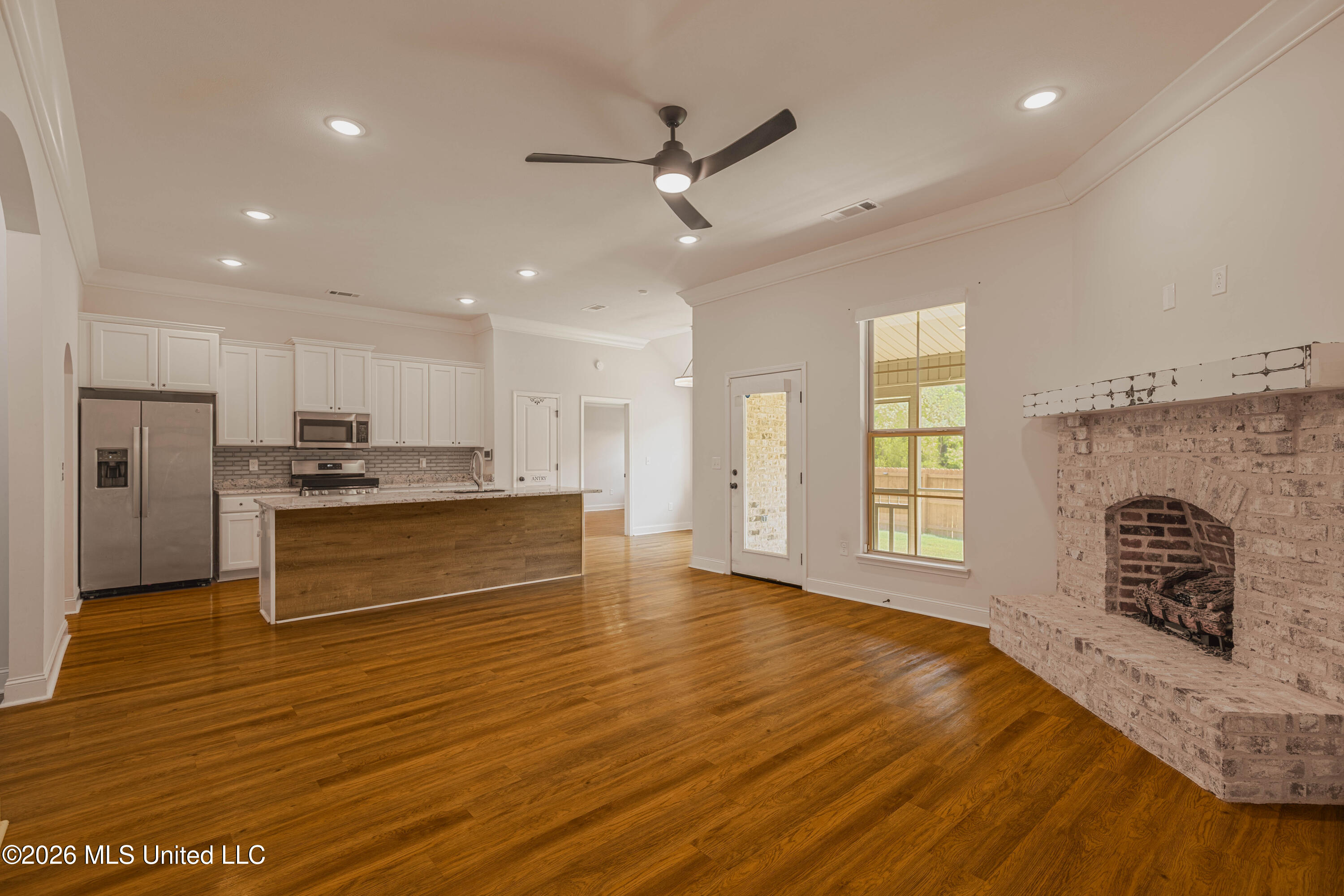 1019 Silver Circle Property Photo 10