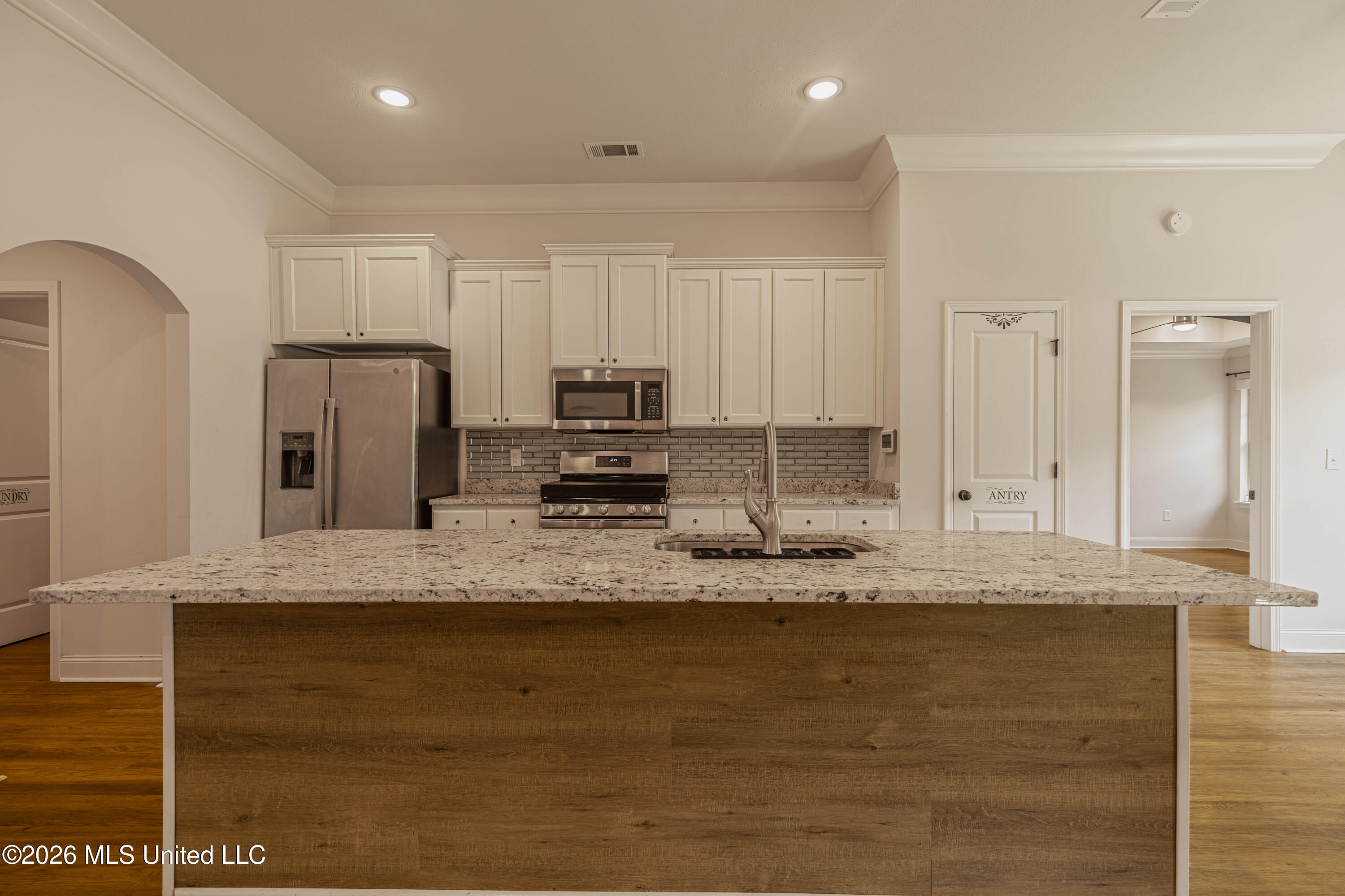 1019 Silver Circle Property Photo 14