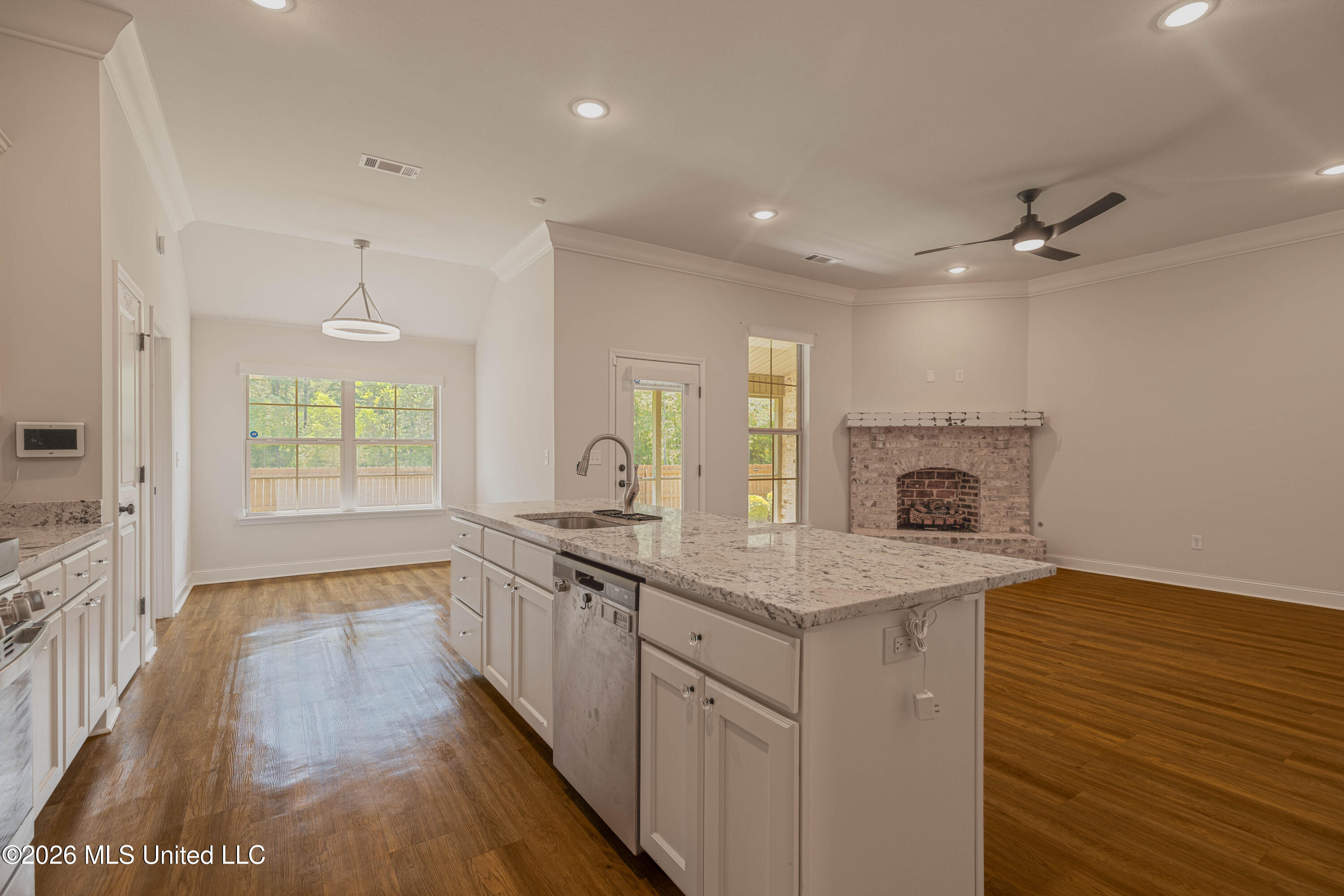 1019 Silver Circle Property Photo 15