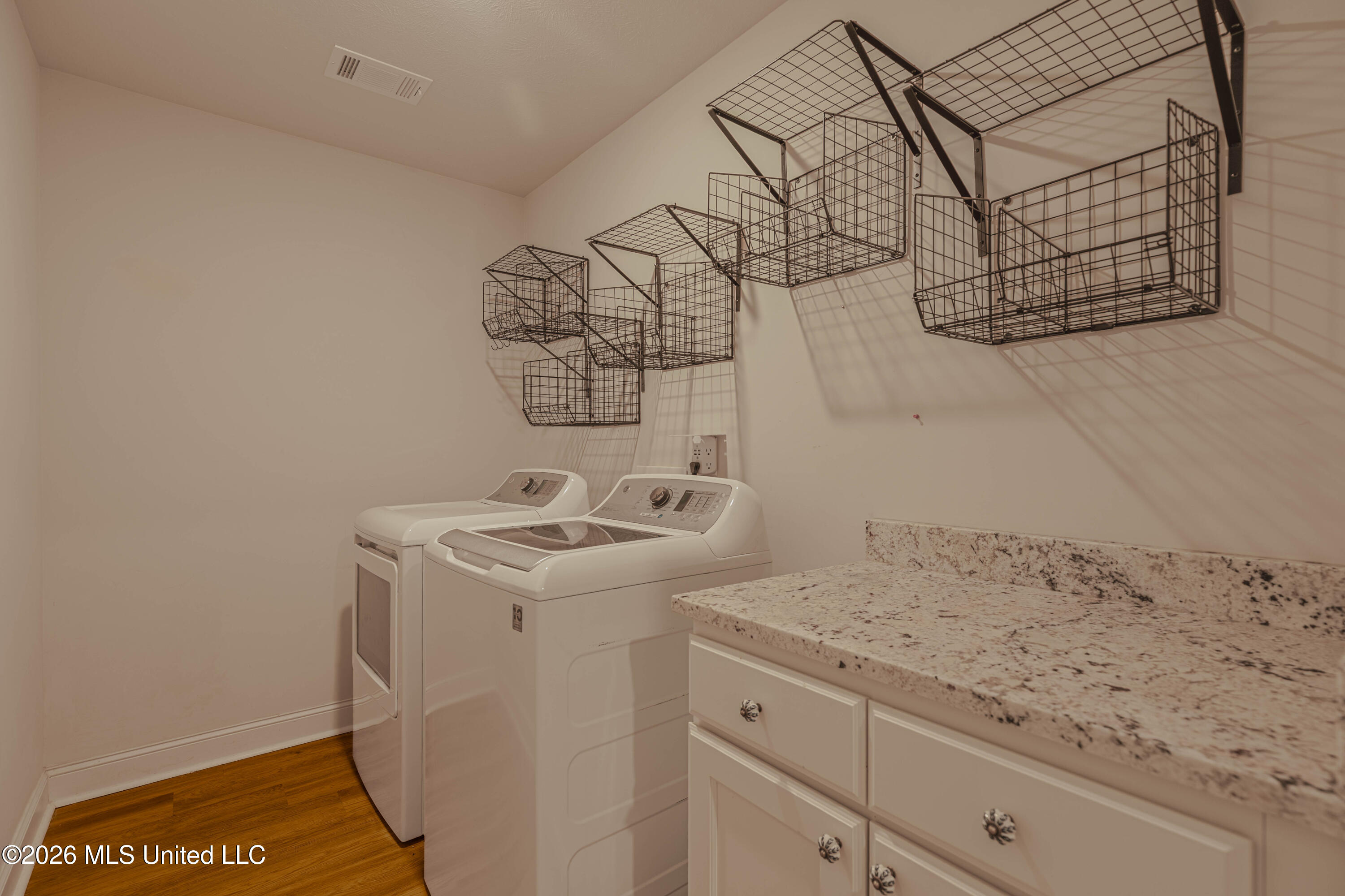 1019 Silver Circle Property Photo 20