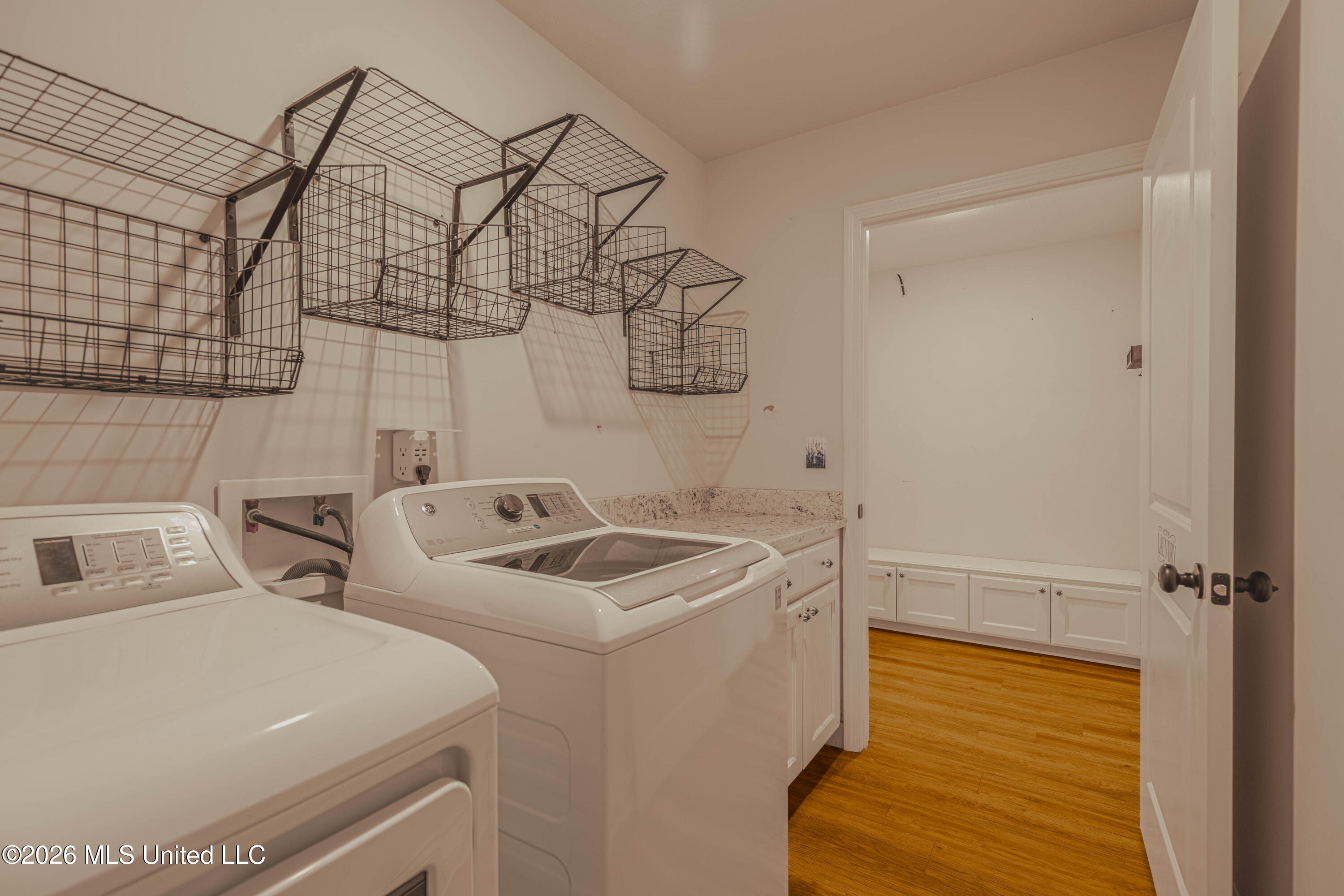 1019 Silver Circle Property Photo 21