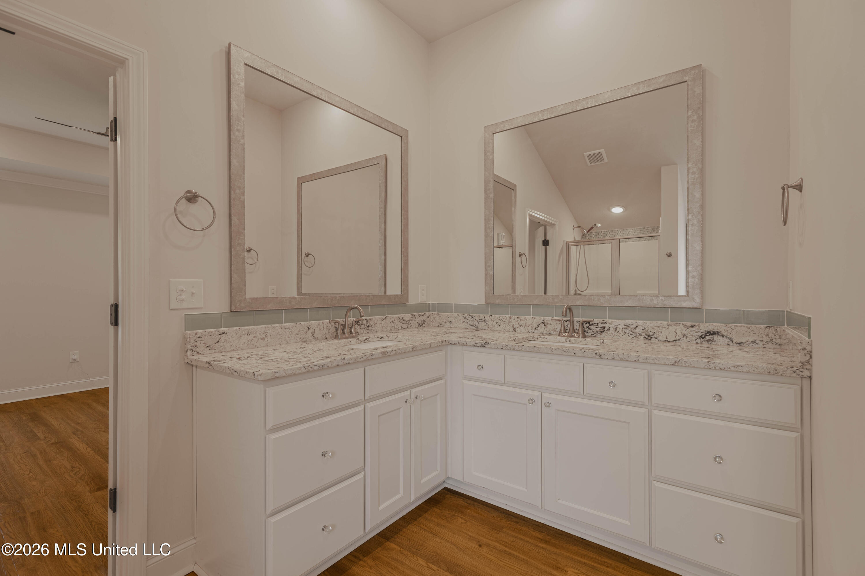 1019 Silver Circle Property Photo 25