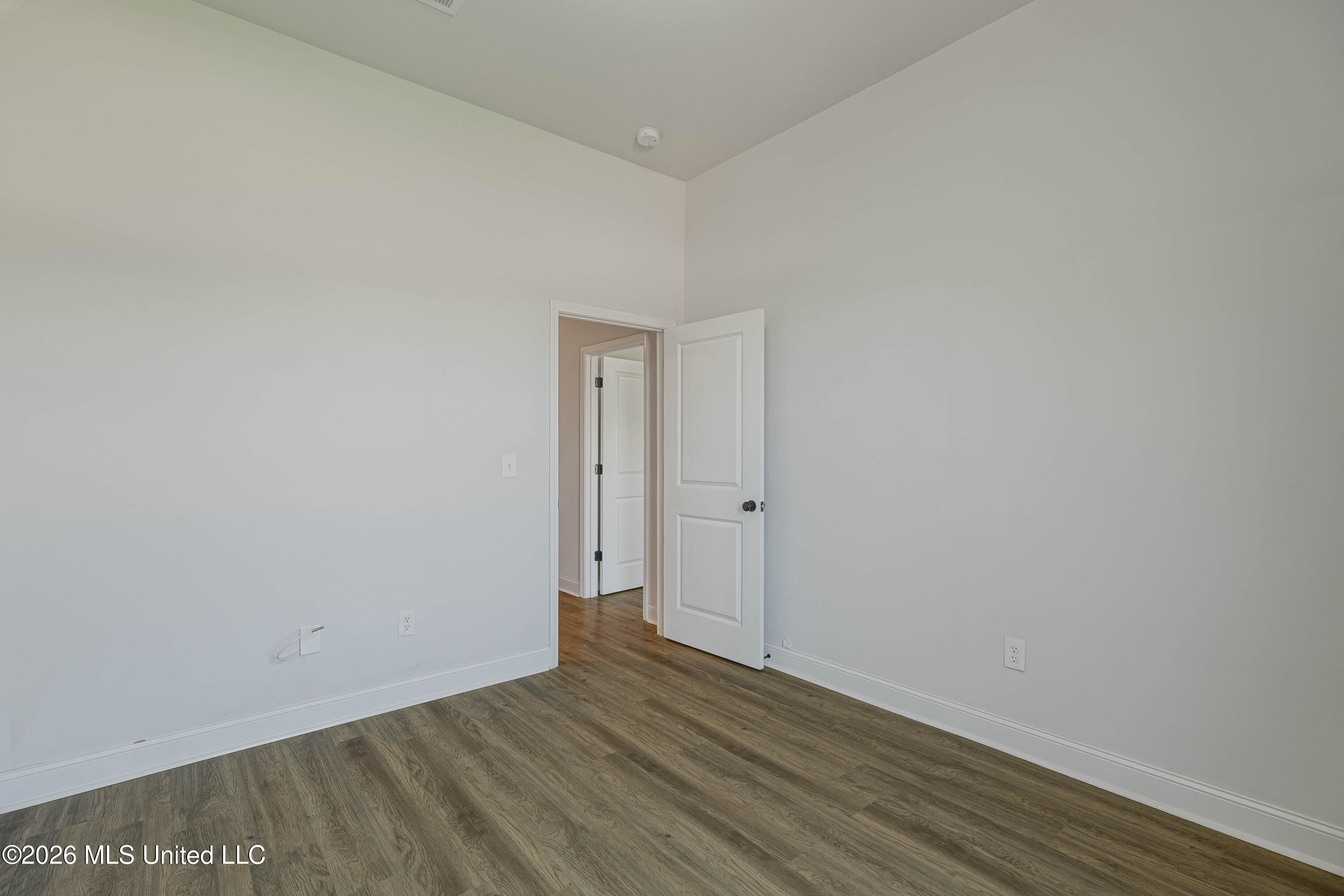 1019 Silver Circle Property Photo 30