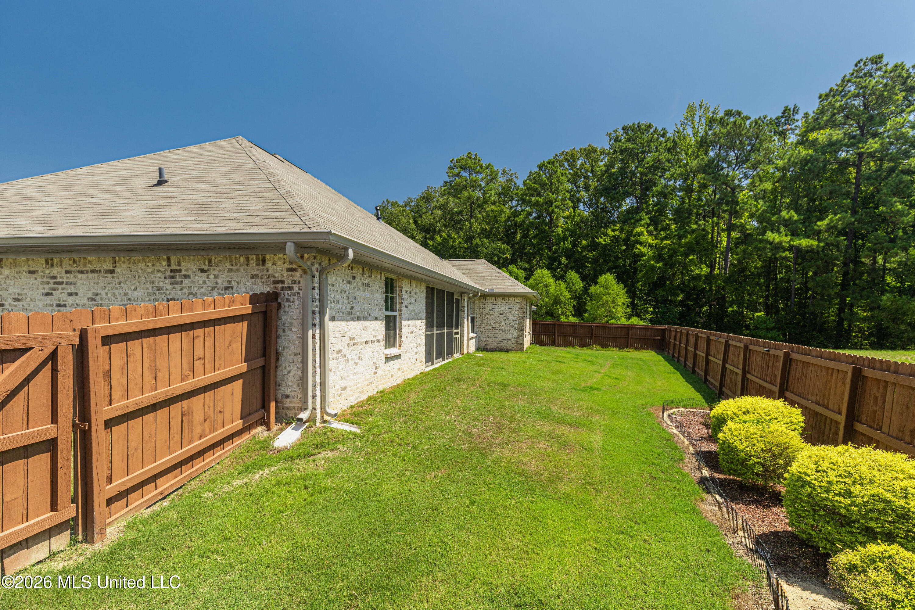 1019 Silver Circle Property Photo 41