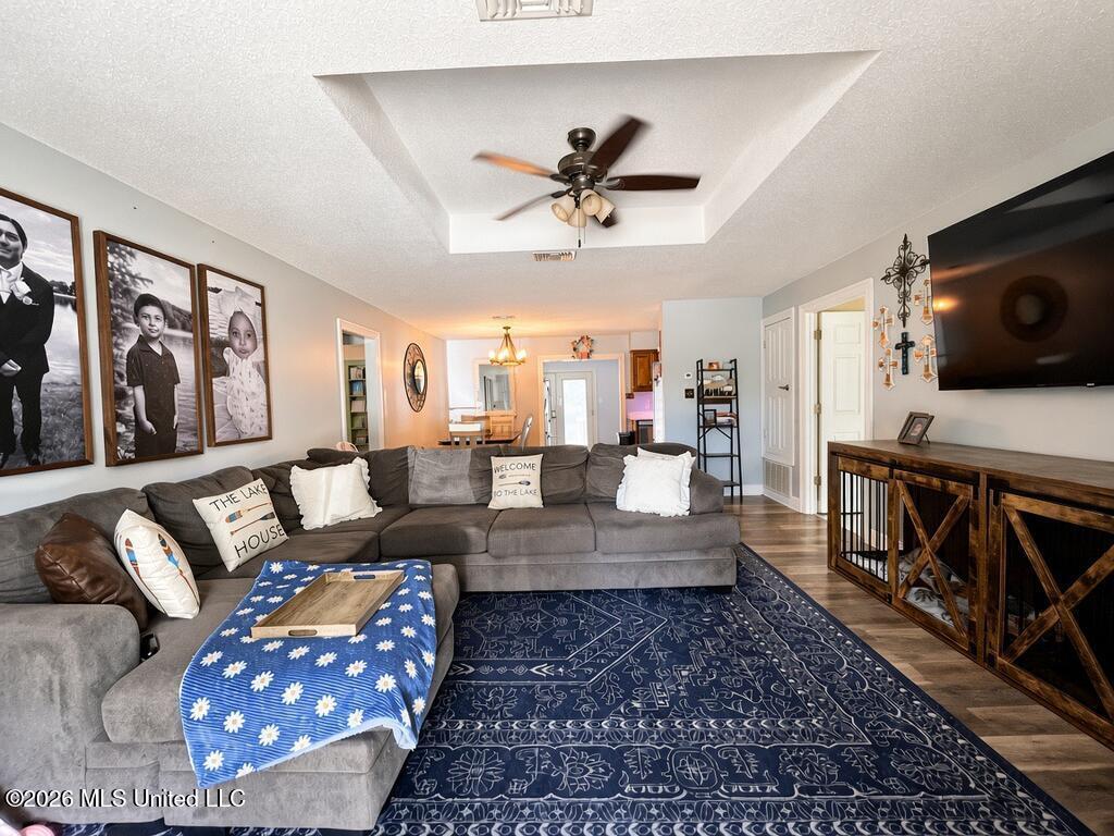 301 Ridgeview Drive Property Photo 3
