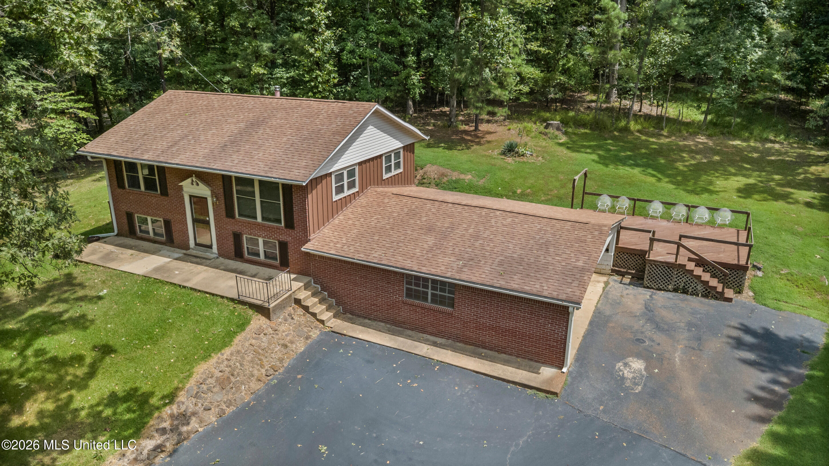 867 Green Acres Drive Property Photo 1