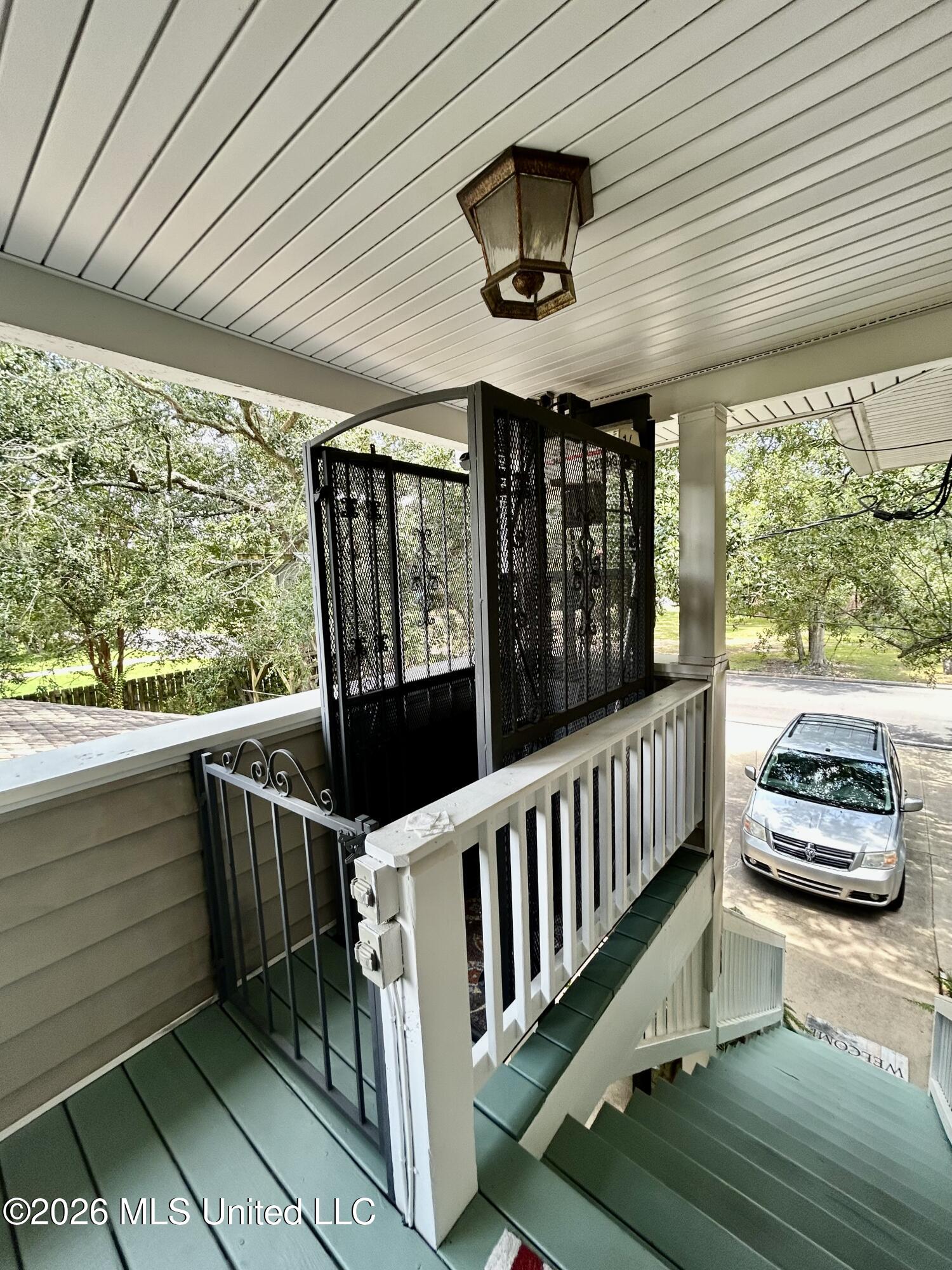 2421 Washington Avenue Property Photo 7