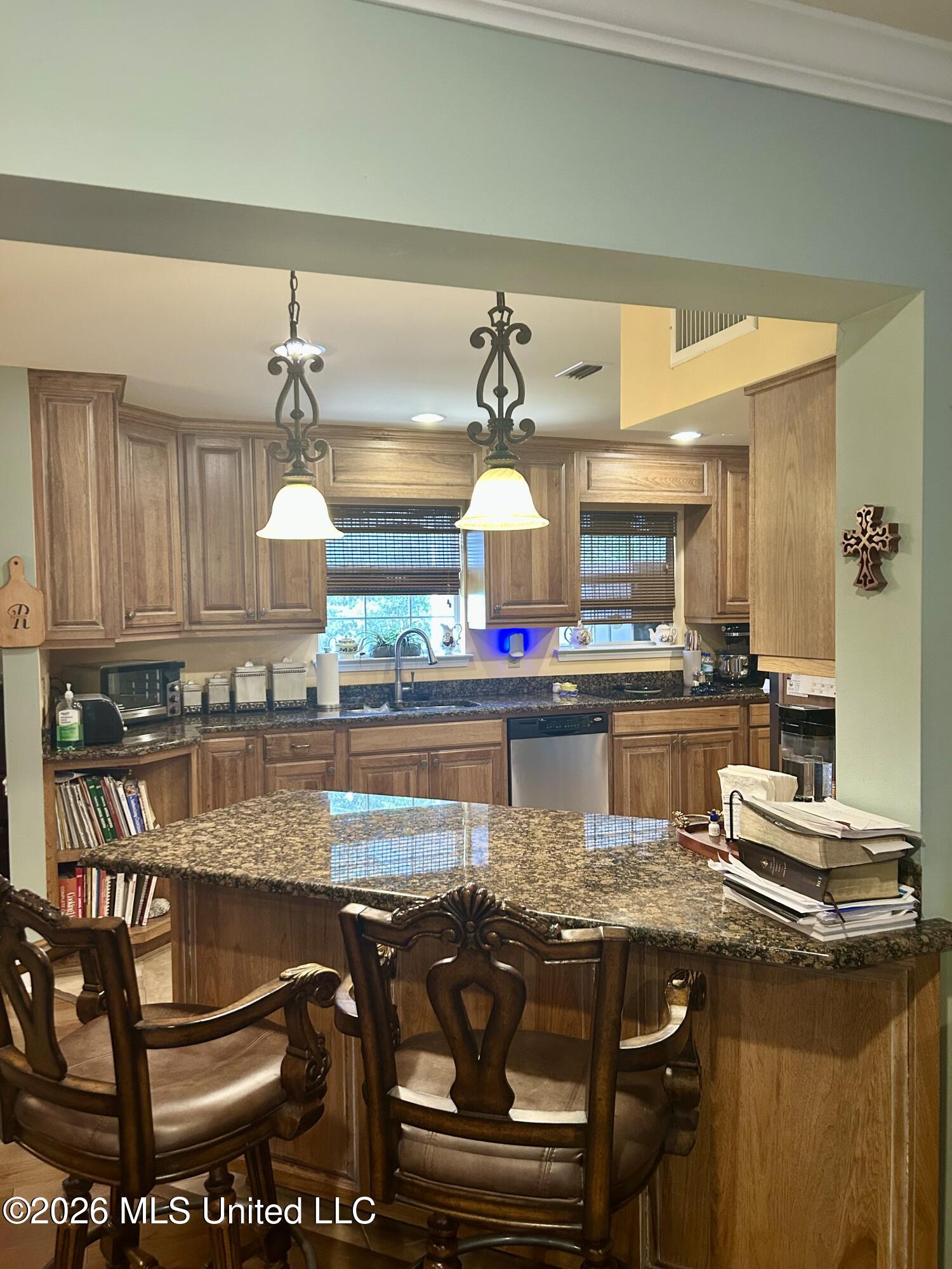 2421 Washington Avenue Property Photo 10