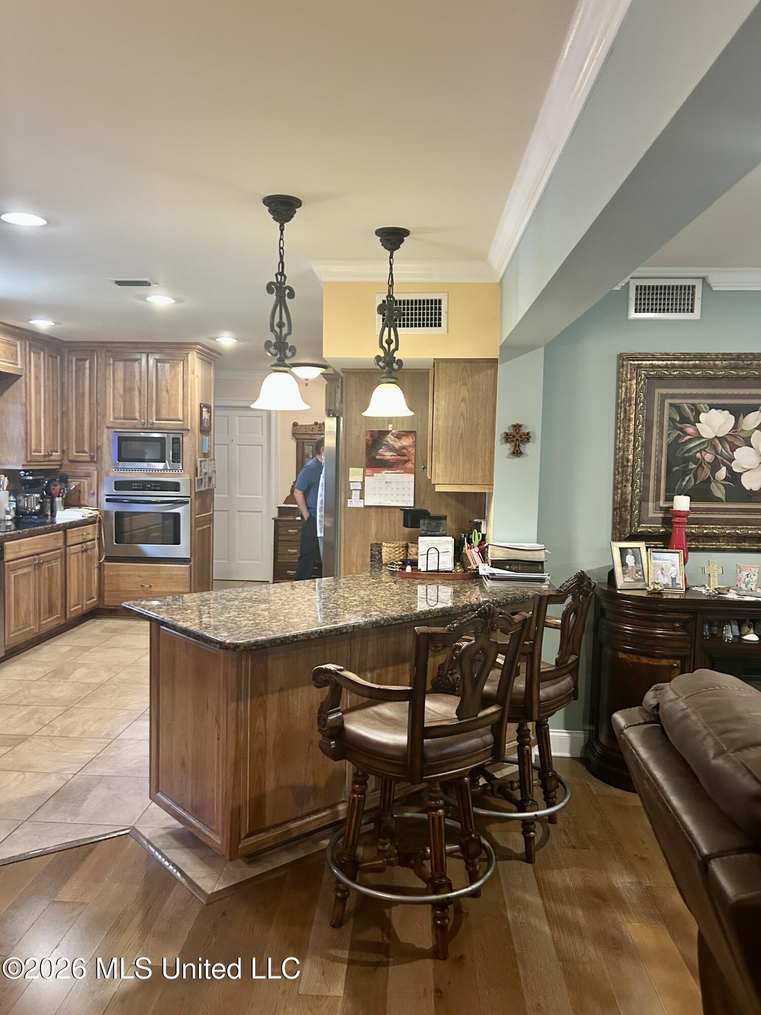 2421 Washington Avenue Property Photo 11