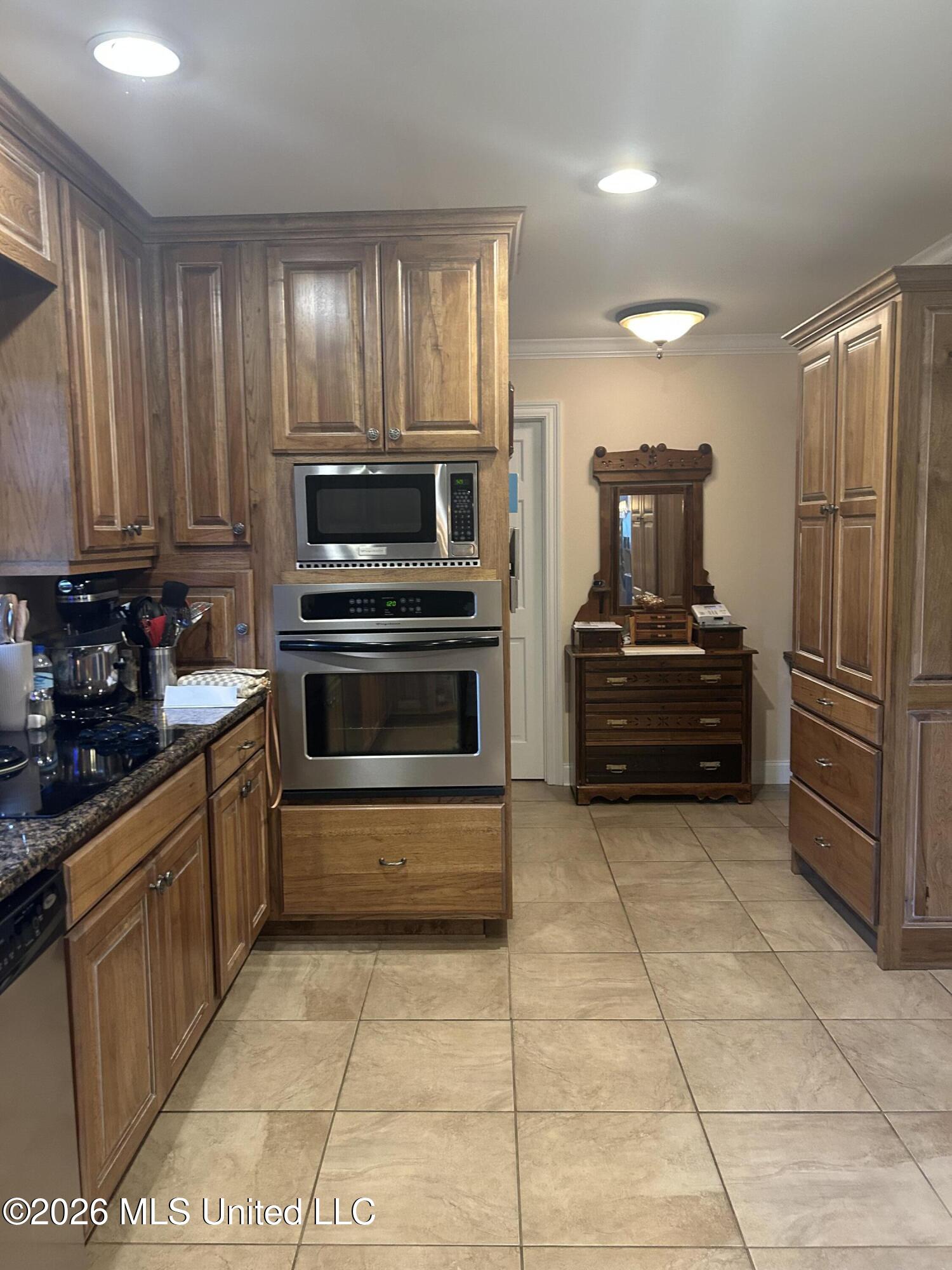 2421 Washington Avenue Property Photo 14