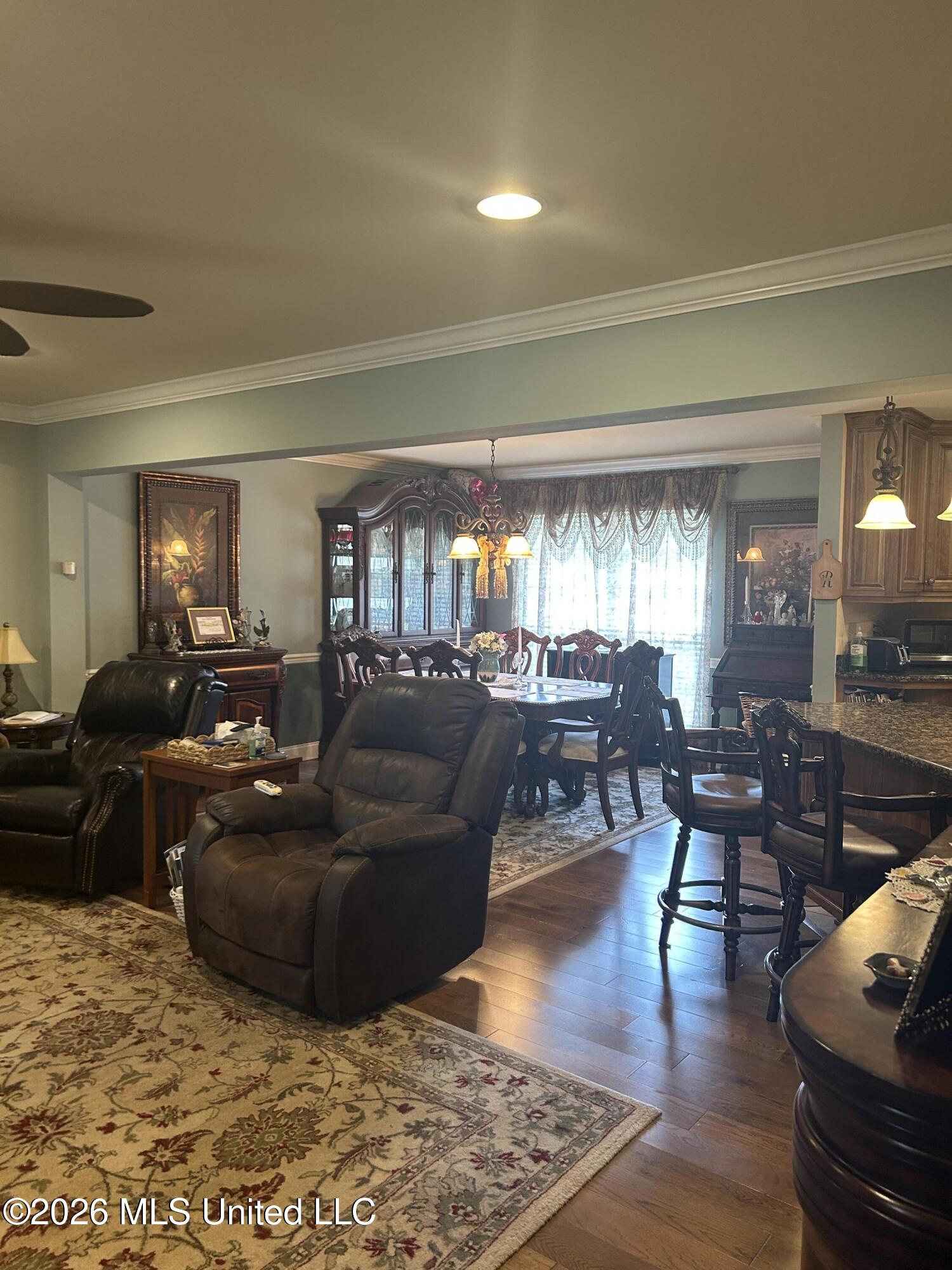 2421 Washington Avenue Property Photo 19