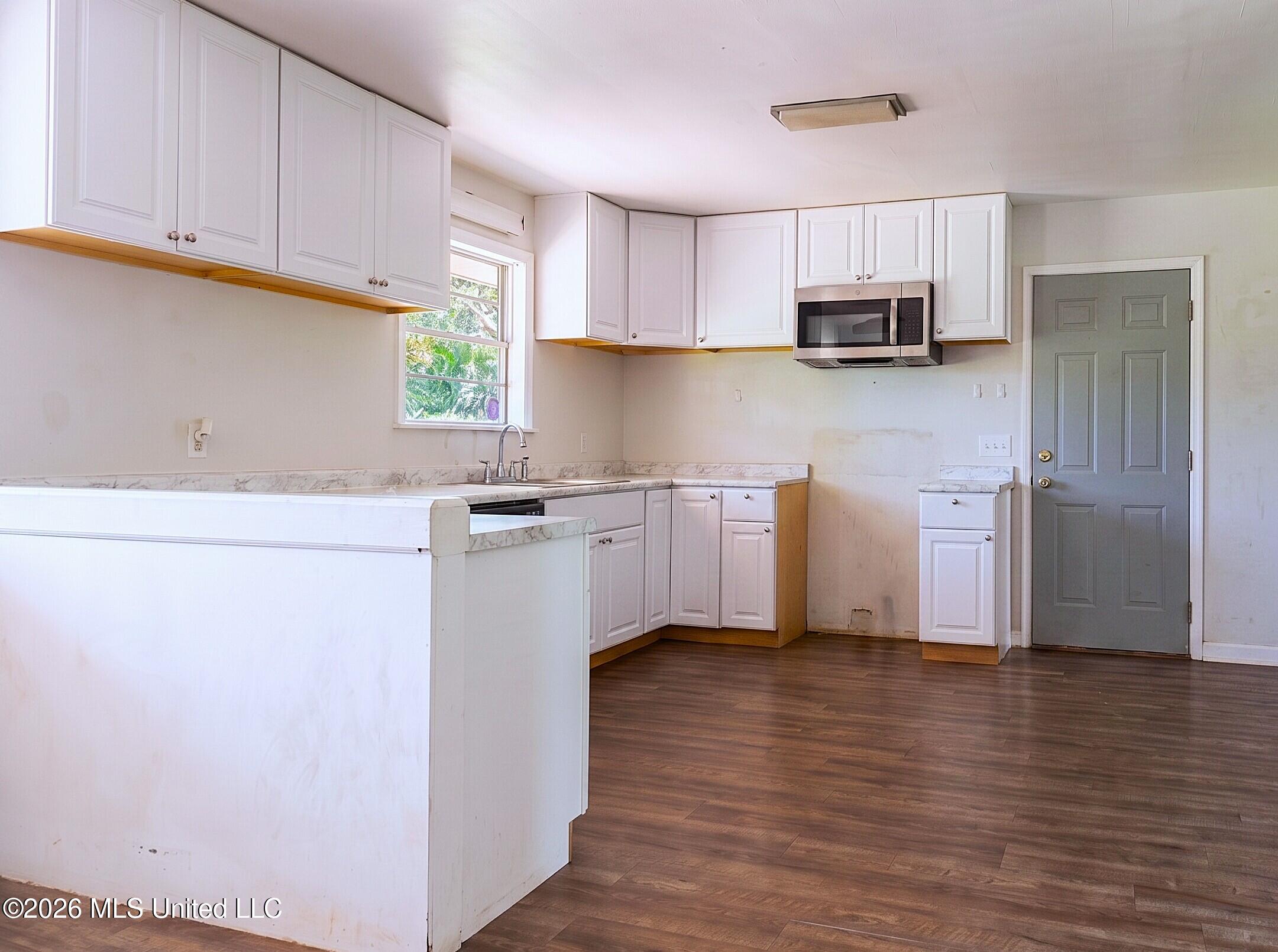 5726 Fernwood Drive Property Photo 3