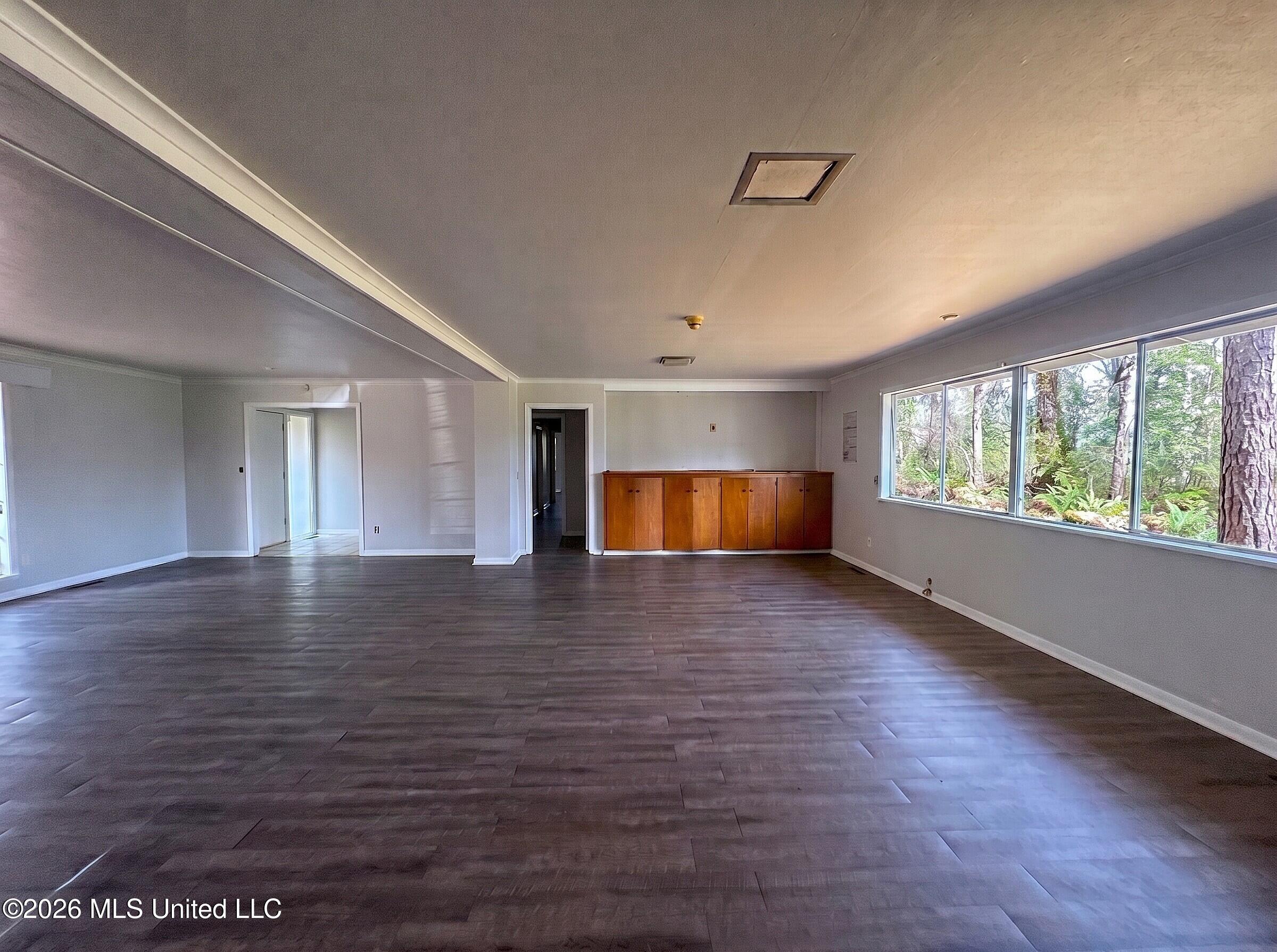 5726 Fernwood Drive Property Photo 6