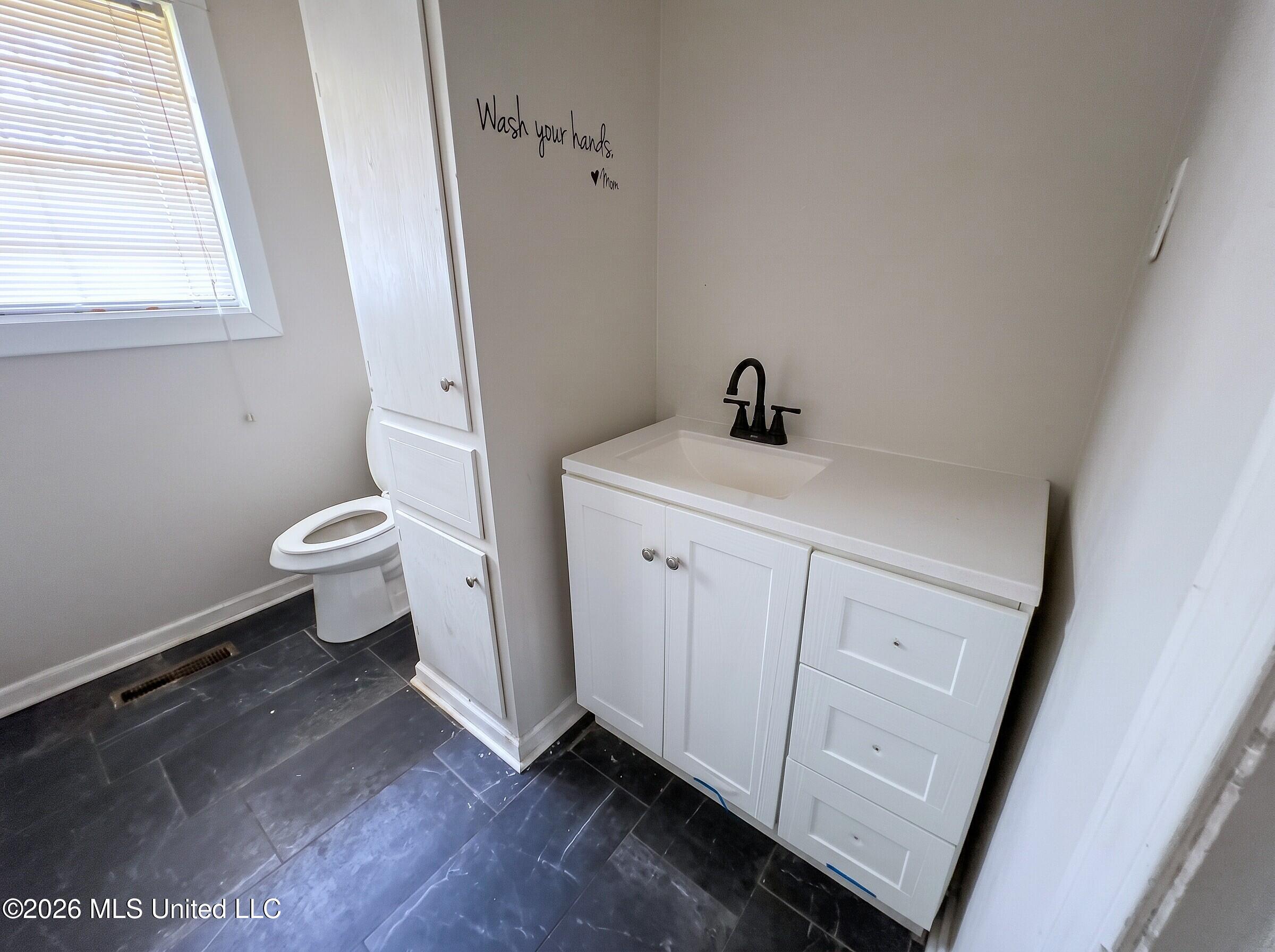 5726 Fernwood Drive Property Photo 9