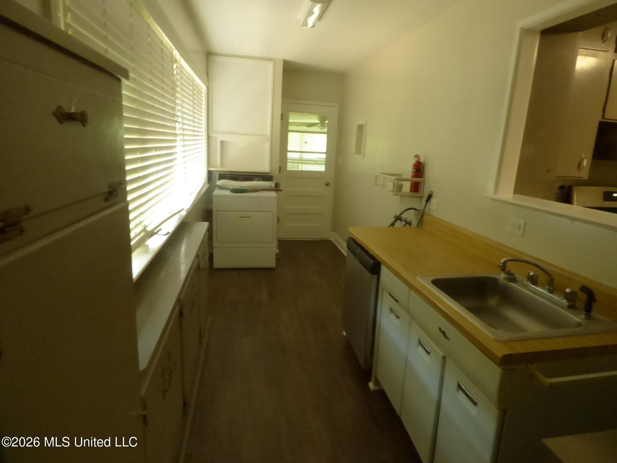 2083 Martin Road Property Photo 7