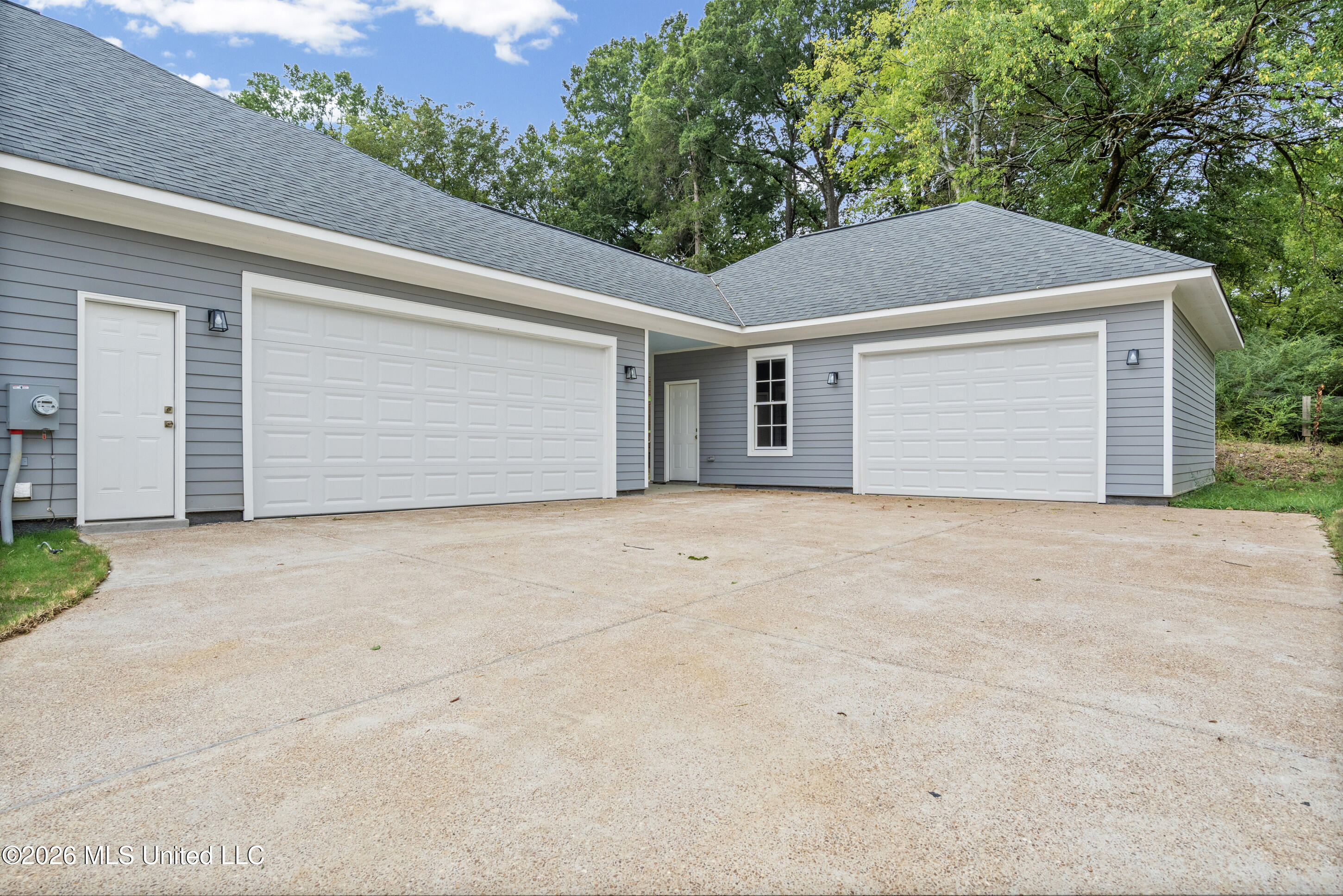 2133 Timber Lane Property Photo 3