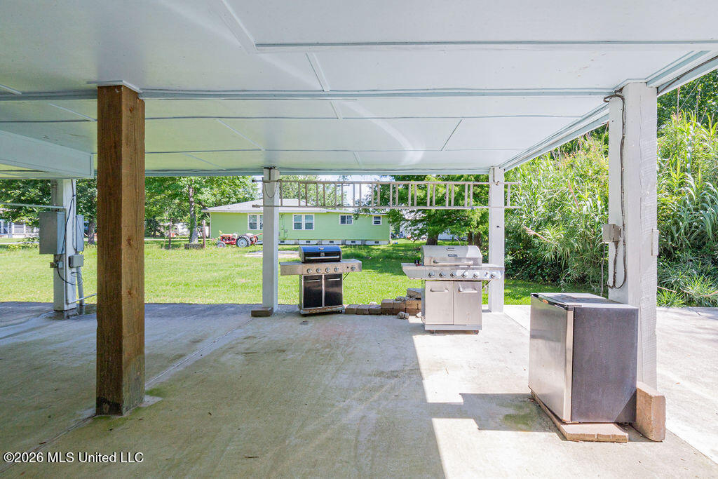 811 View Street Property Photo 3