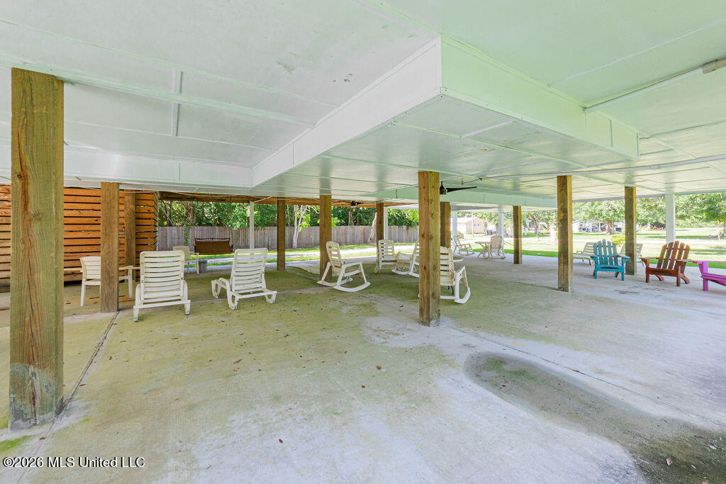 811 View Street Property Photo 4