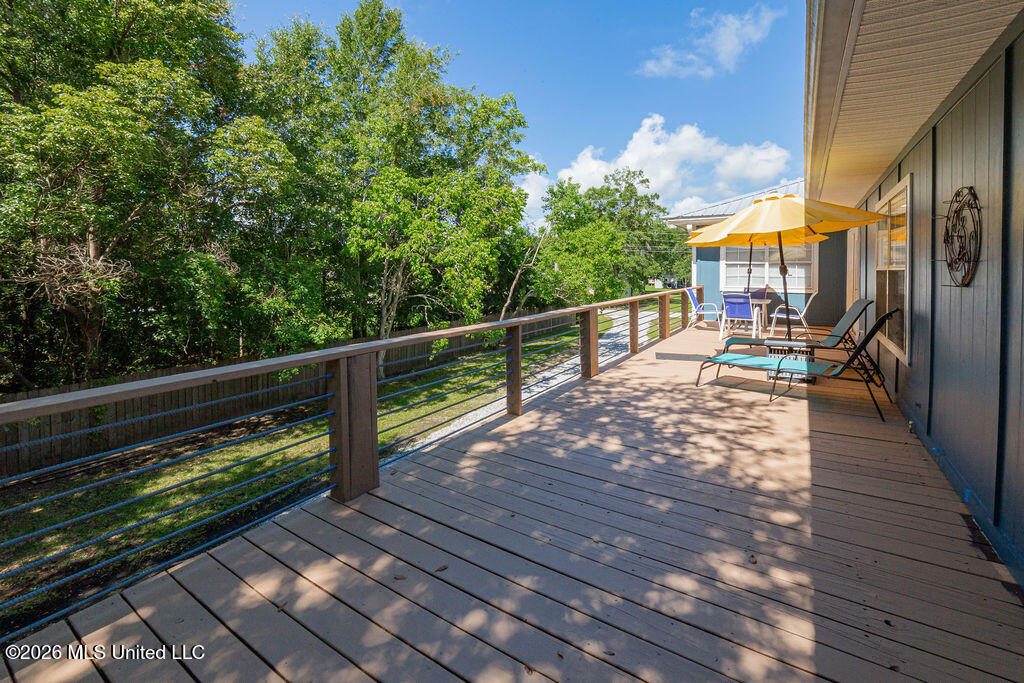 811 View Street Property Photo 7