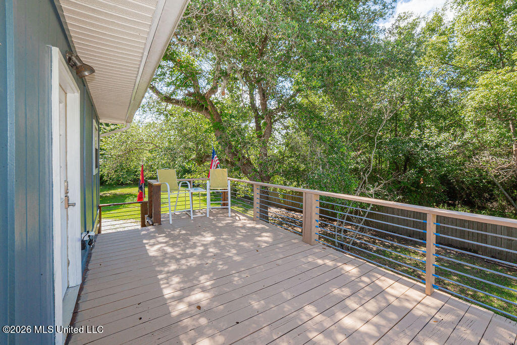 811 View Street Property Photo 8
