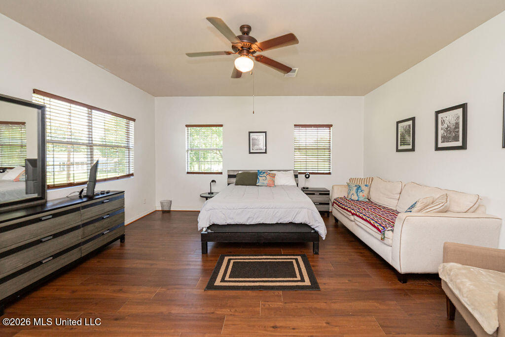 811 View Street Property Photo 13