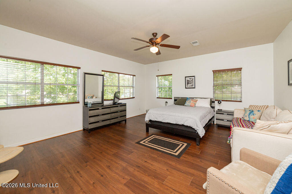 811 View Street Property Photo 14