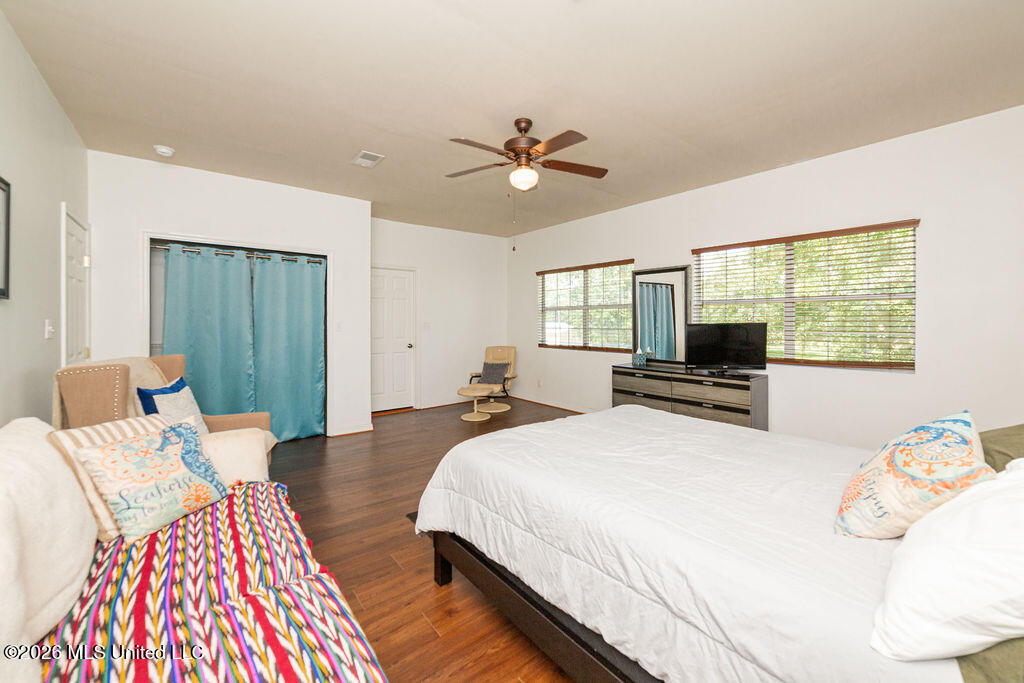 811 View Street Property Photo 15