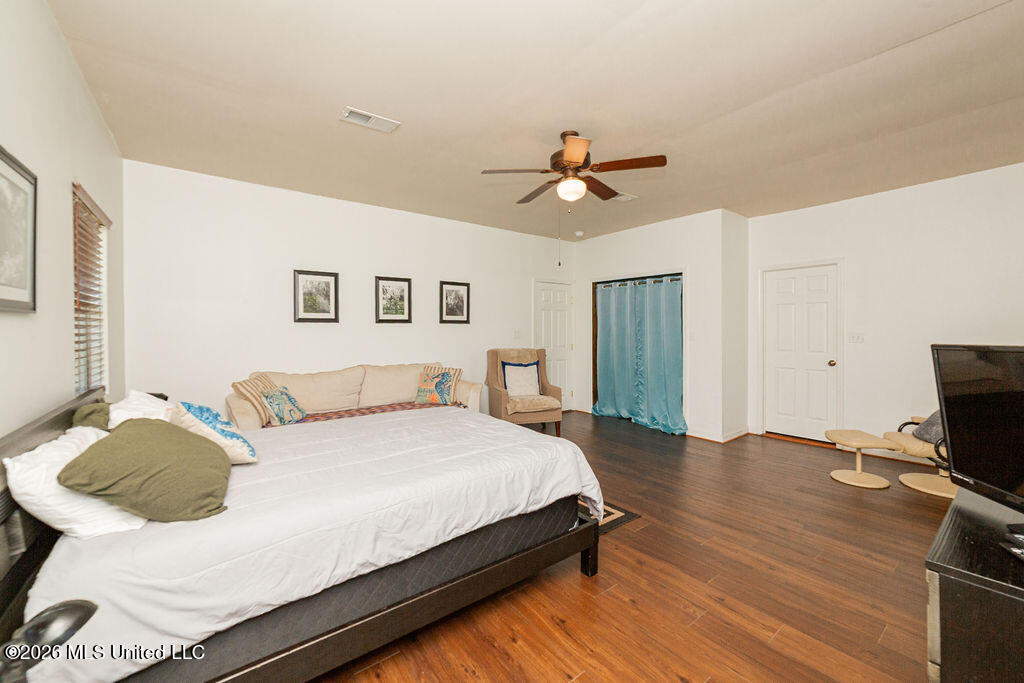 811 View Street Property Photo 16