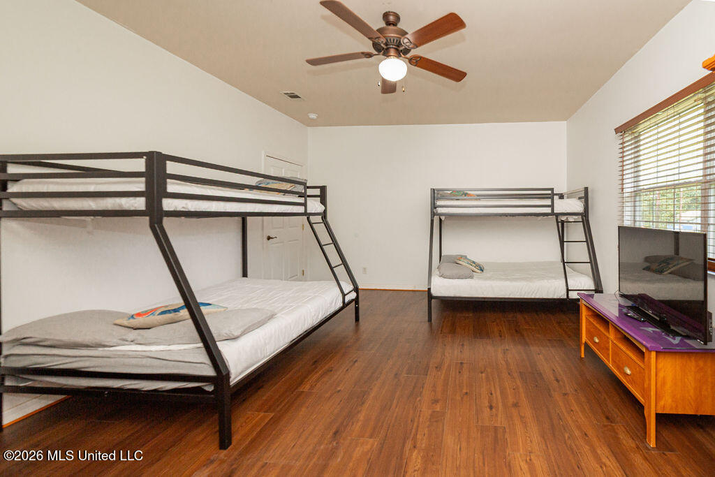 811 View Street Property Photo 17
