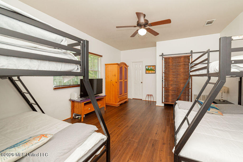 811 View Street Property Photo 18