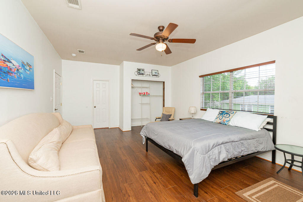 811 View Street Property Photo 23