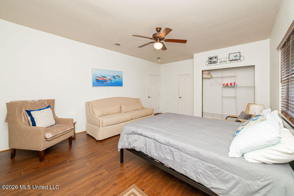 811 View Street Property Photo 24