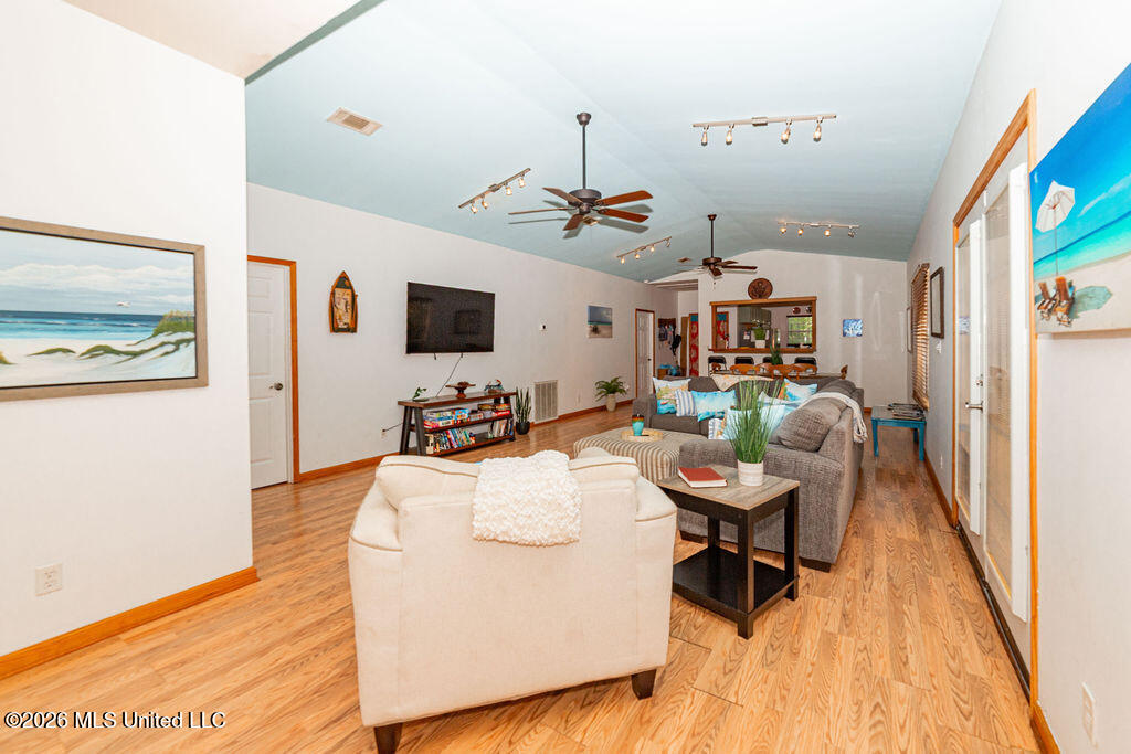 811 View Street Property Photo 29