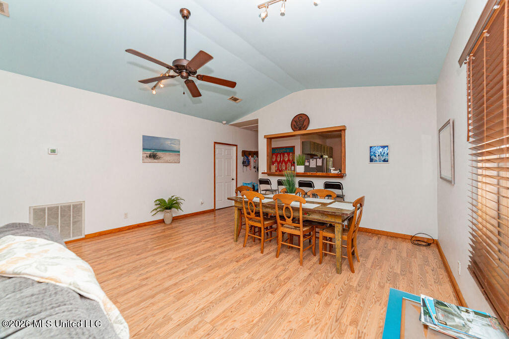 811 View Street Property Photo 31