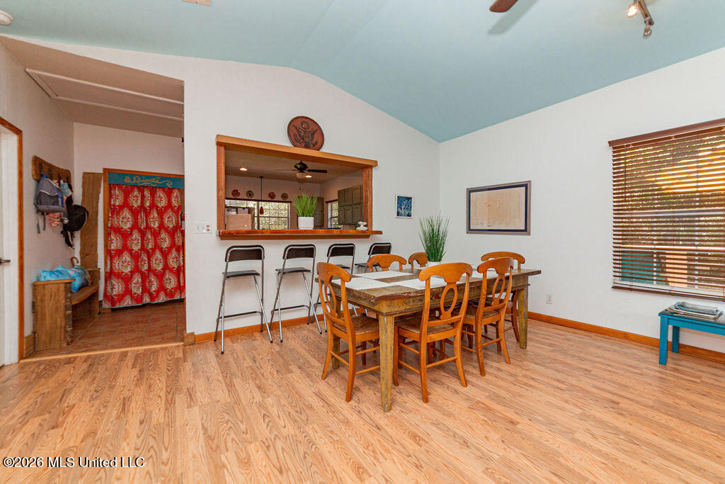 811 View Street Property Photo 32