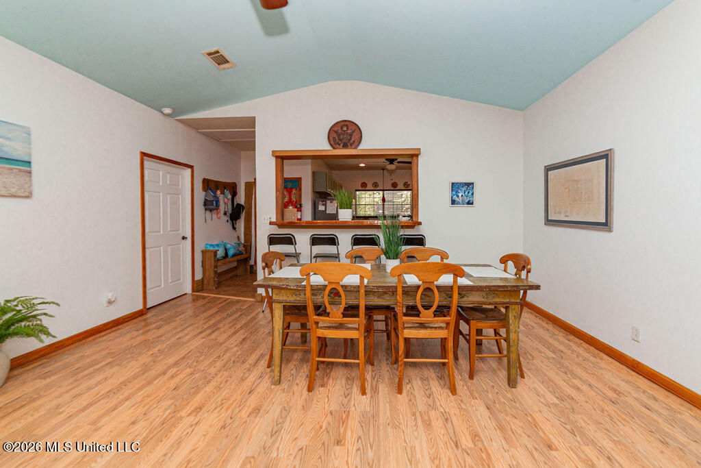 811 View Street Property Photo 33