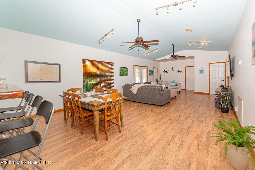 811 View Street Property Photo 35