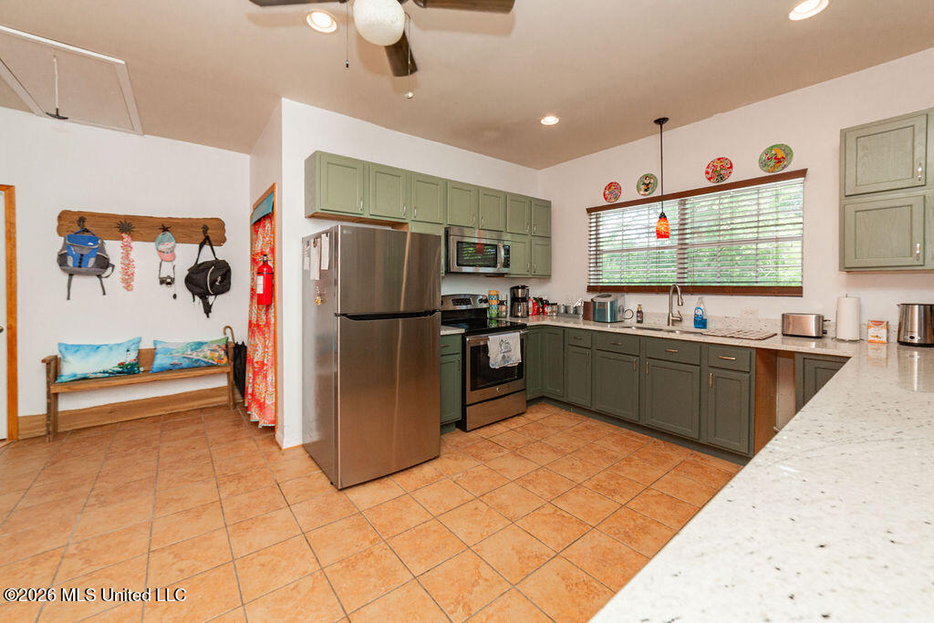 811 View Street Property Photo 37
