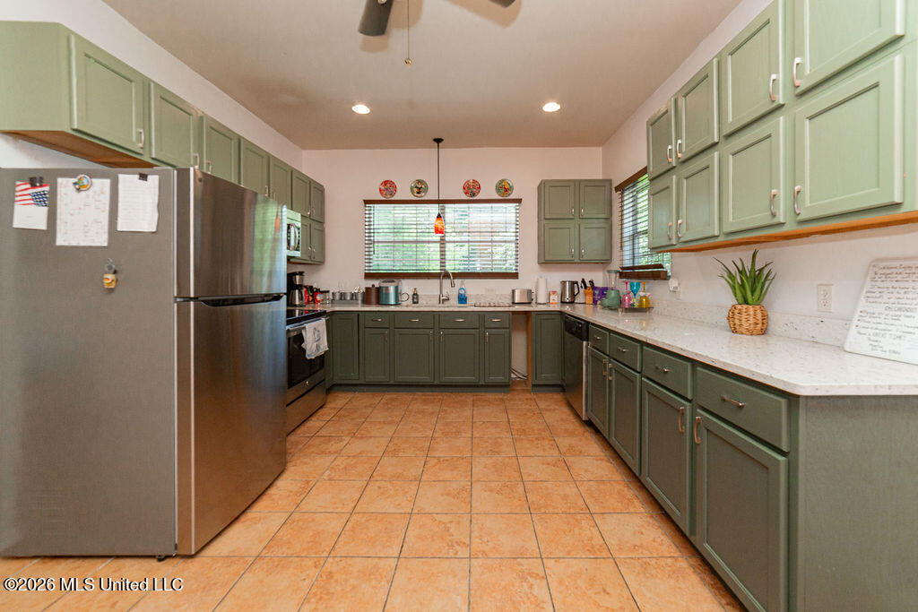 811 View Street Property Photo 38
