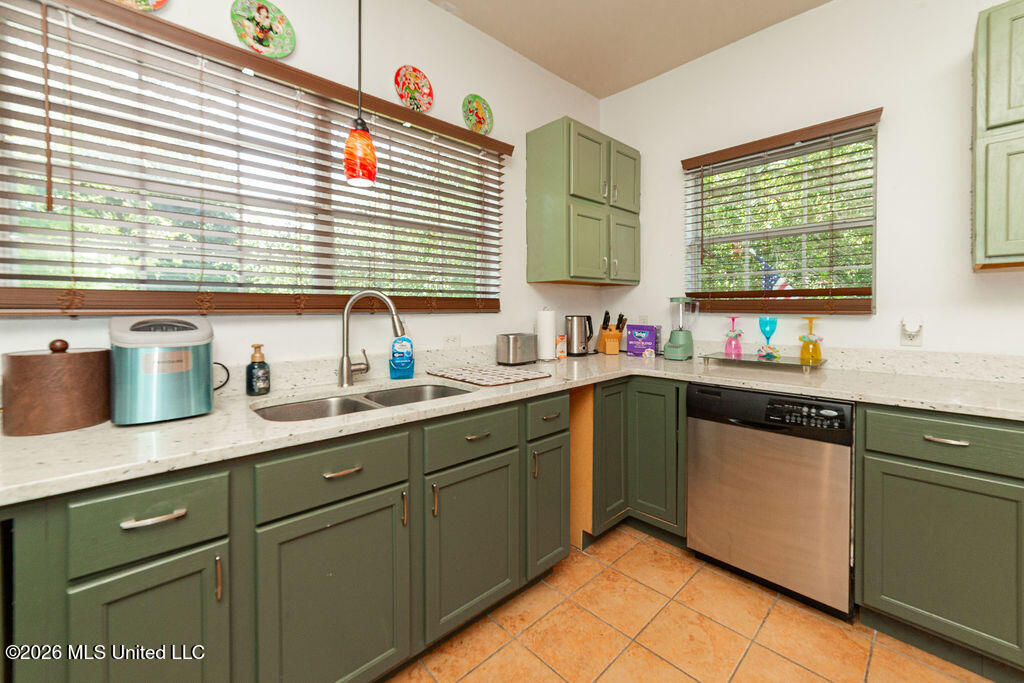 811 View Street Property Photo 41