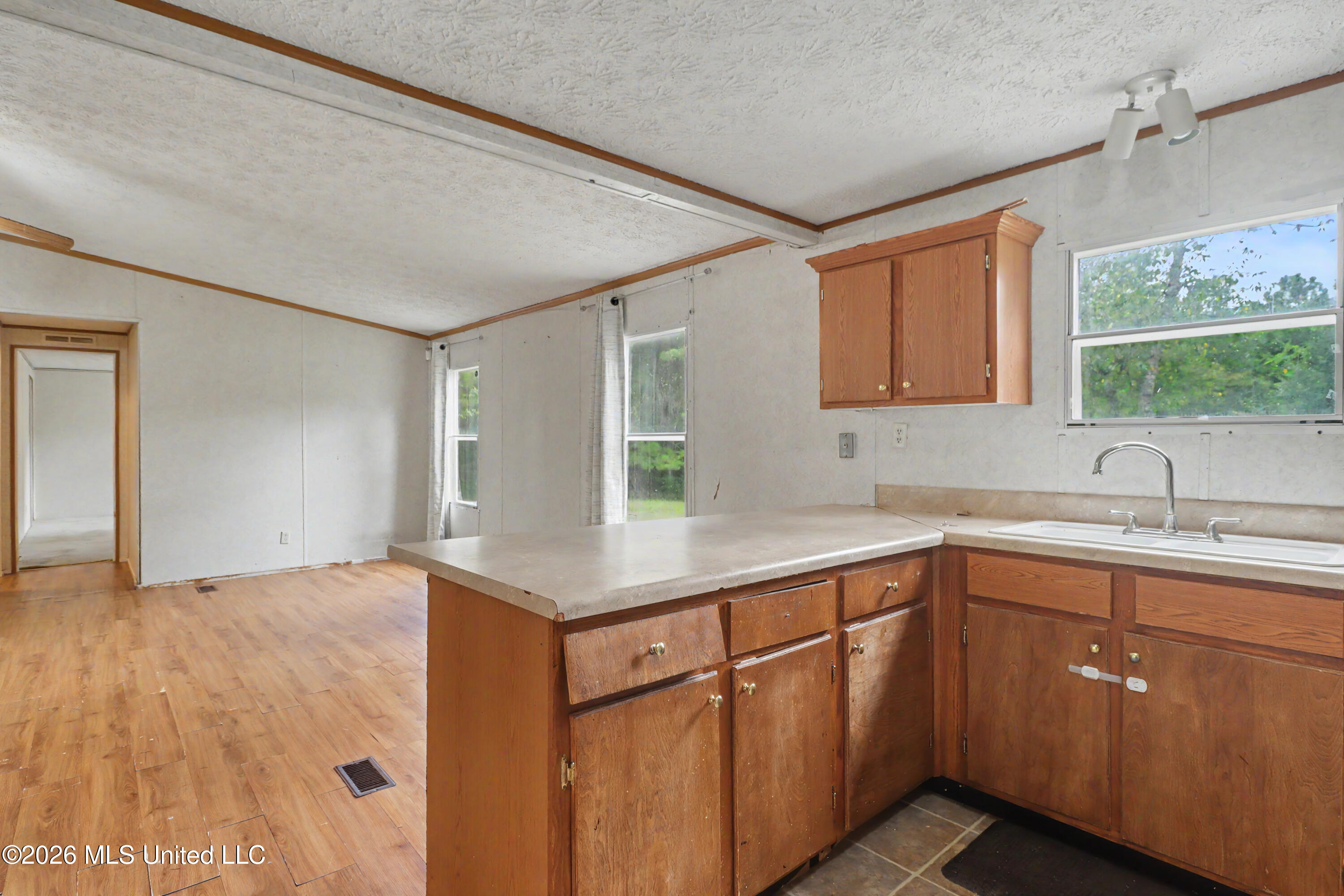 760 W Mchenry Road Property Photo 7