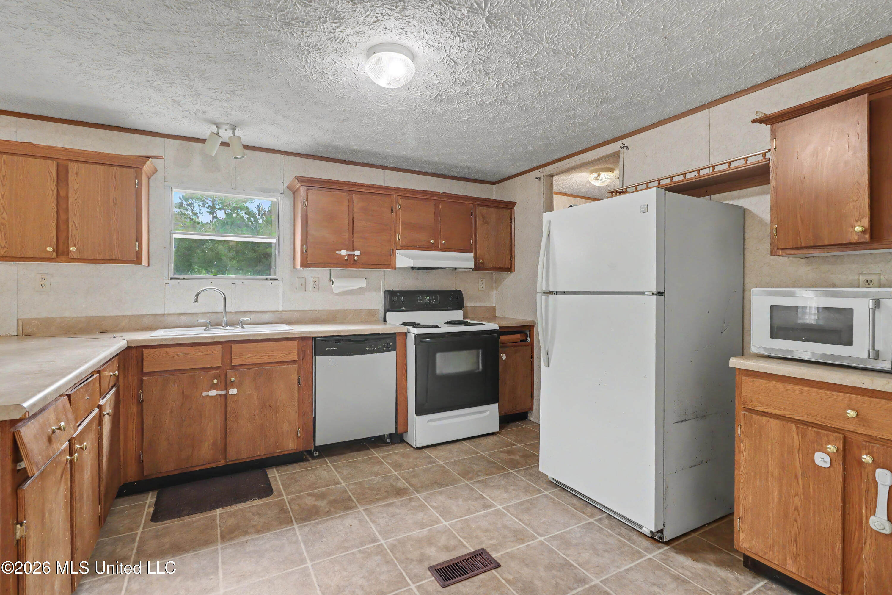 760 W Mchenry Road Property Photo 8