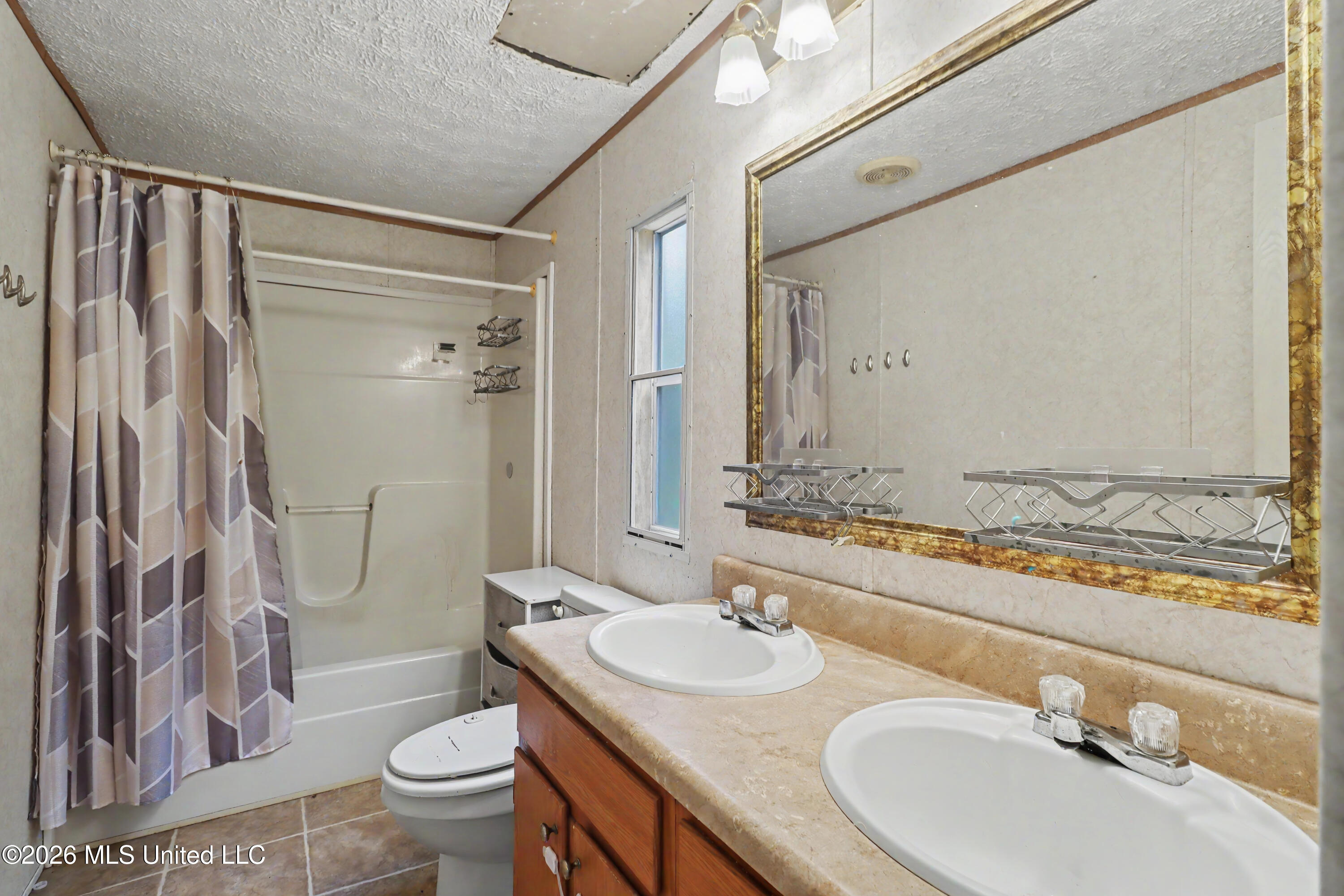 760 W Mchenry Road Property Photo 13