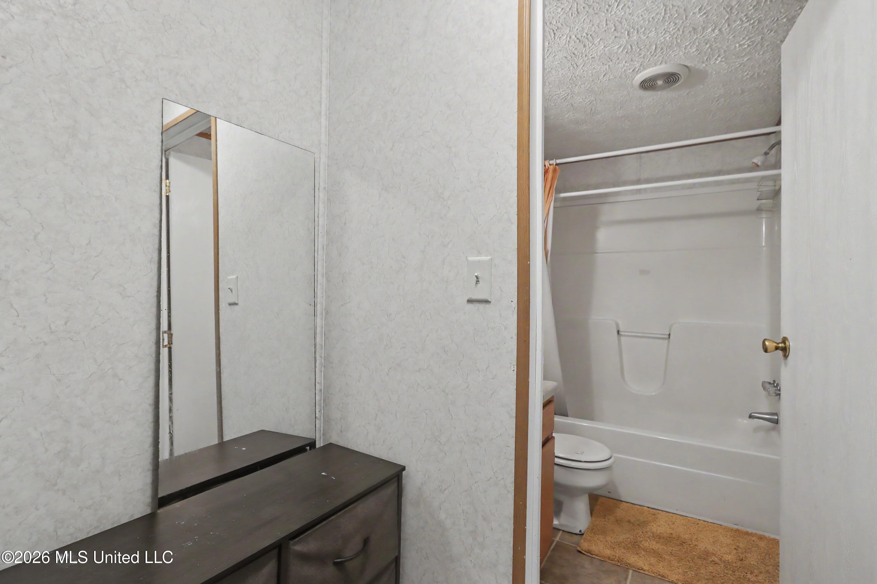 760 W Mchenry Road Property Photo 17
