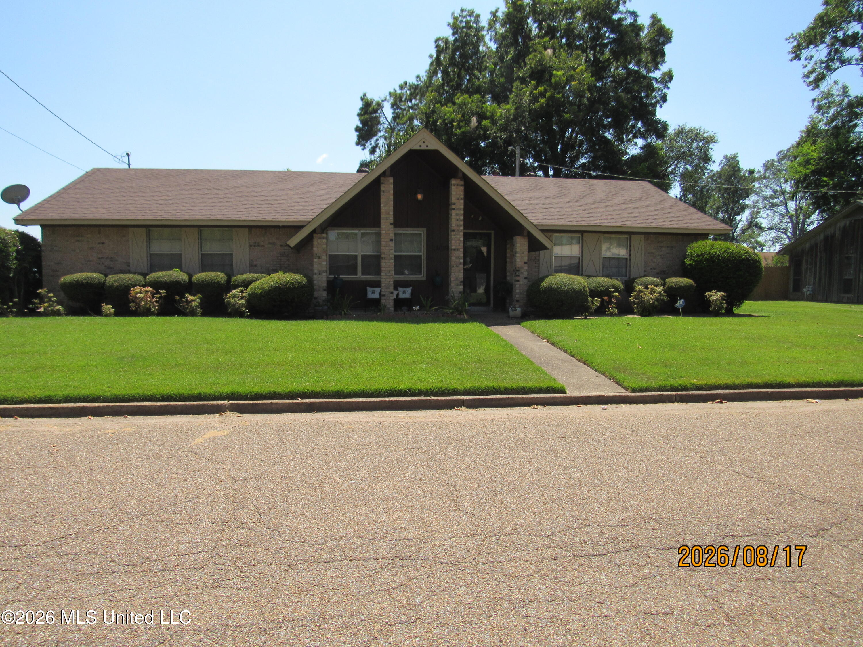 2345 E Clubview Circle Property Photo 1