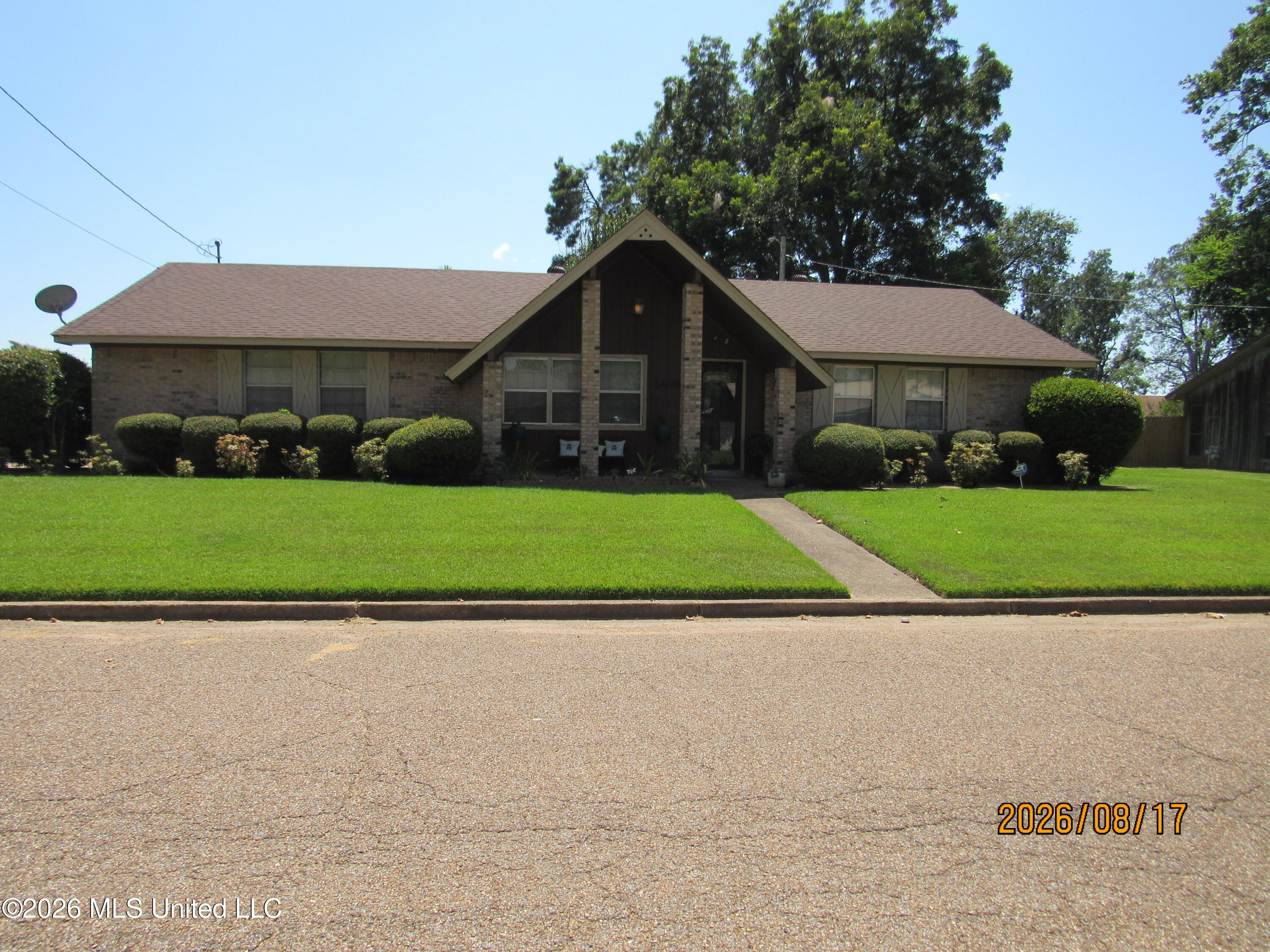 2345 E Clubview Circle Property Photo 2