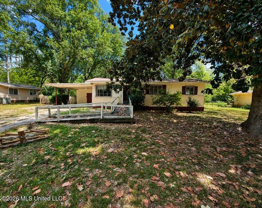 256 Iris Avenue Property Photo 1