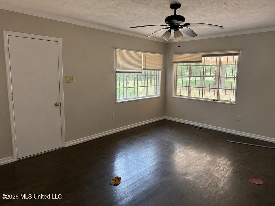 256 Iris Avenue Property Photo 2