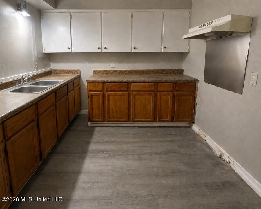 256 Iris Avenue Property Photo 5